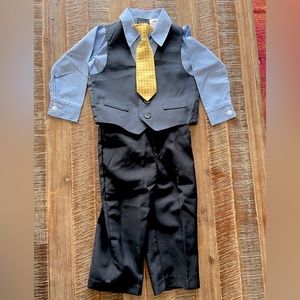 Like New TFW 4 piece Suit set for toddler